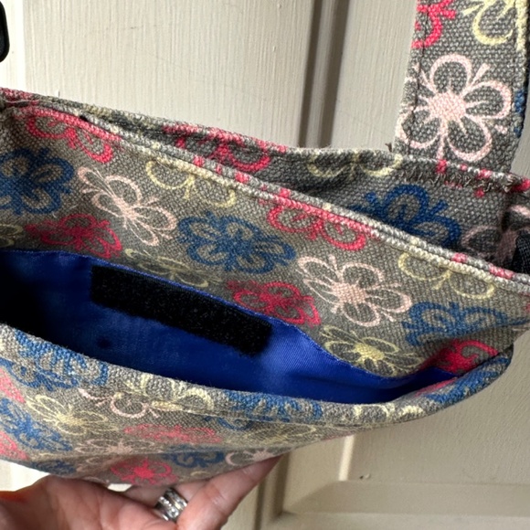 Kavu Canvas Small crossbody. Flower Print. Limited Edition. - Picture 8 of 14